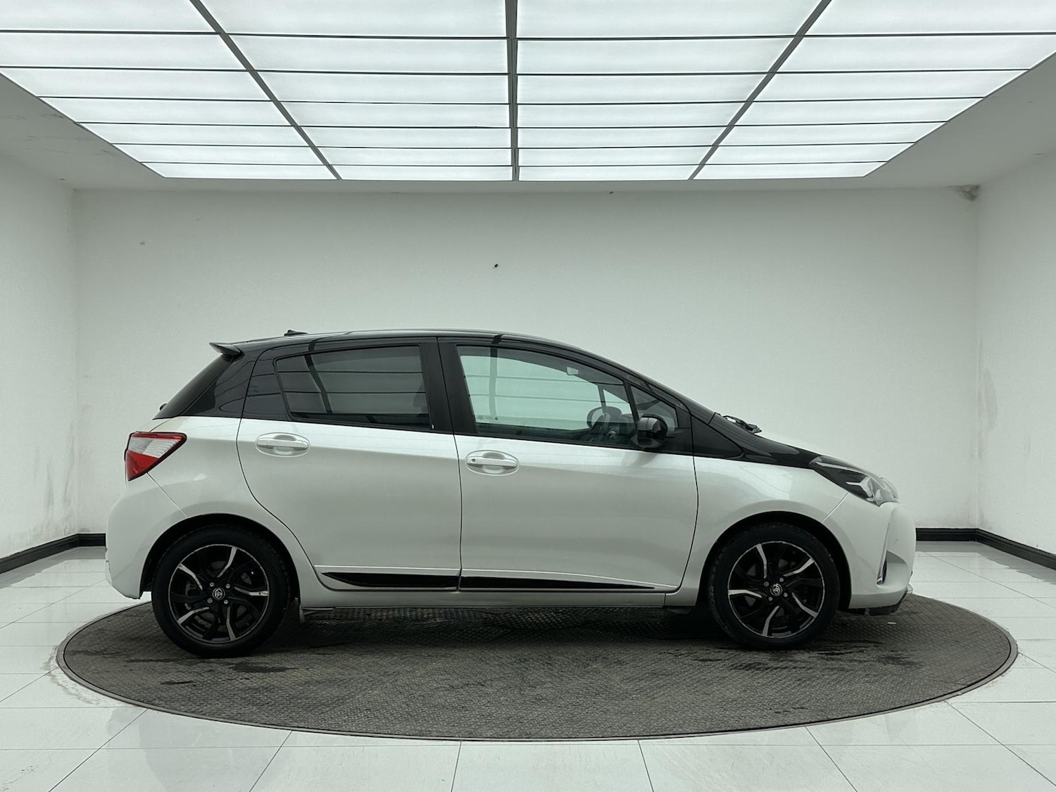 Used Toyota Yaris 2017 for sale - 78099770: Photo 9