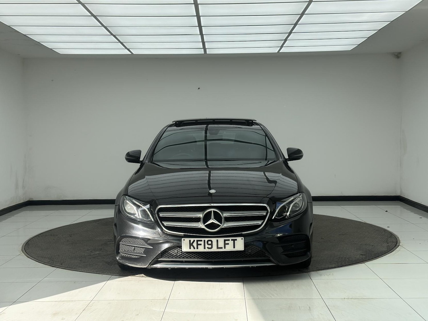 Used Mercedes-Benz E Class 2019 for sale - 77732740: Photo 2