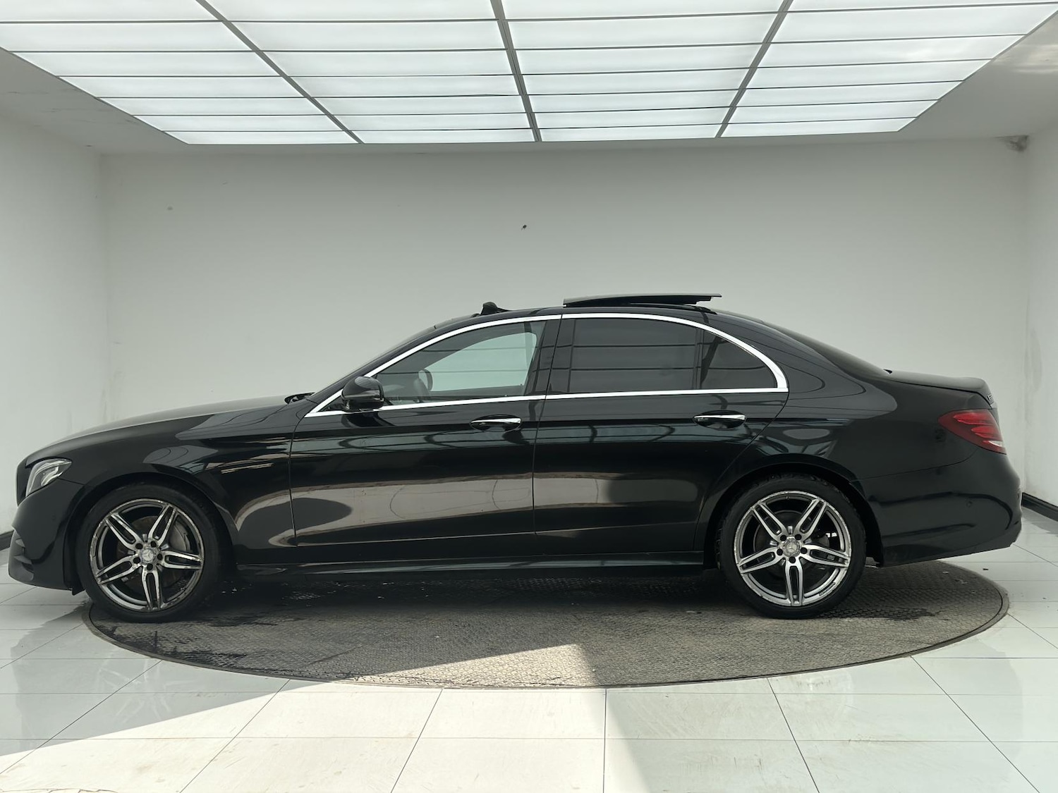 Used Mercedes-Benz E Class 2019 for sale - 77732740: Photo 4
