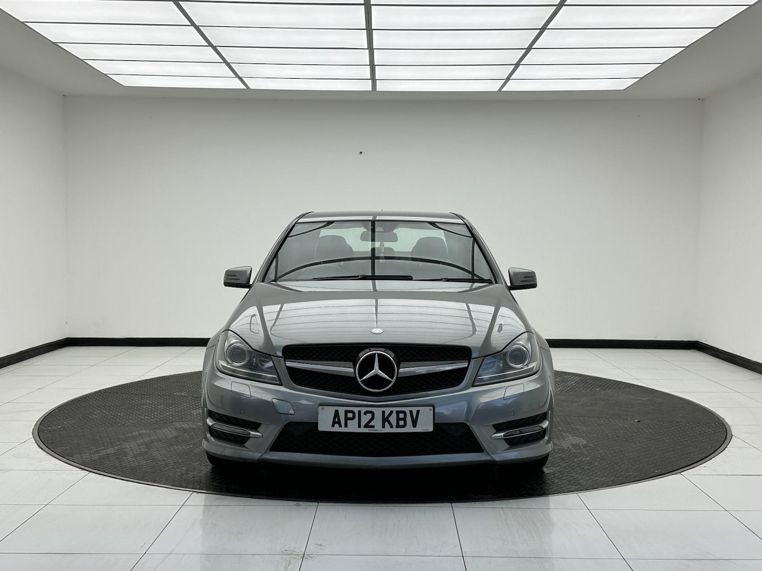 Used Mercedes-Benz C Class 2012 for sale - 76688482: Photo 2