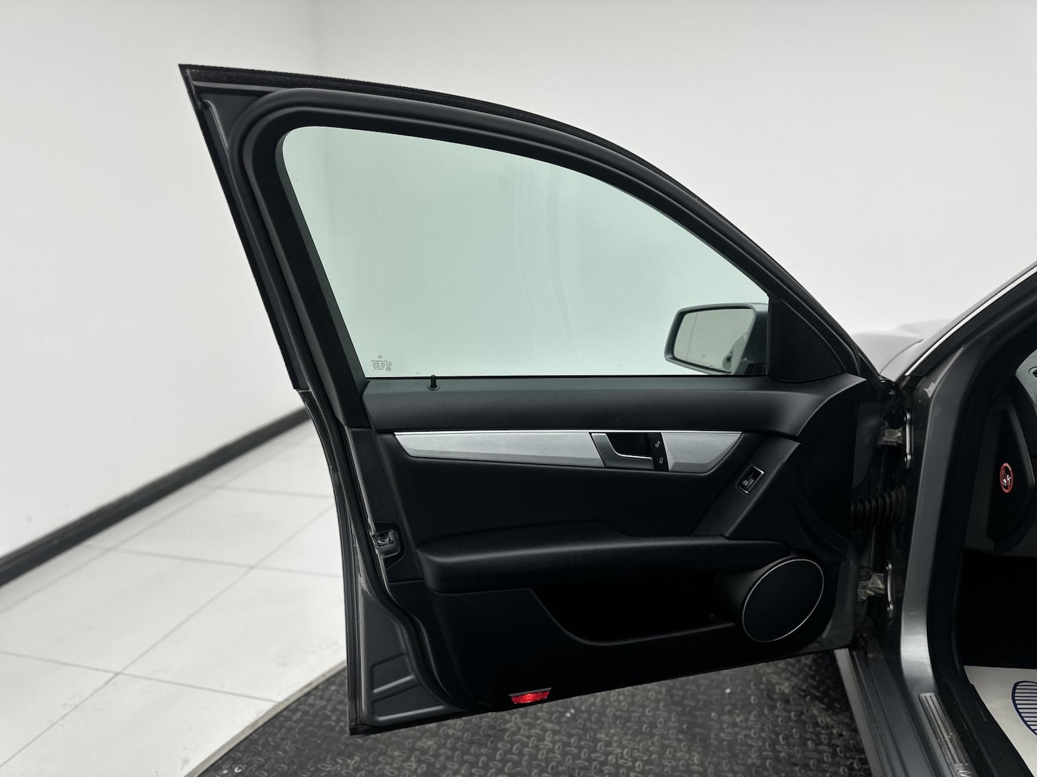 Used Mercedes-Benz C Class 2012 for sale - 76688482: Photo 34