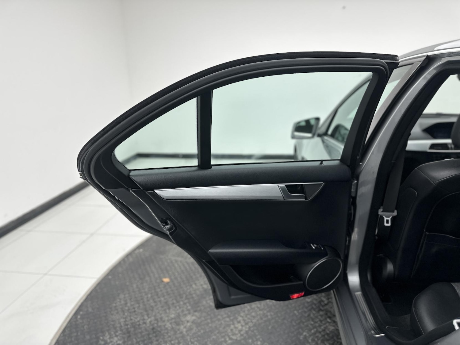 Used Mercedes-Benz C Class 2012 for sale - 76688482: Photo 38