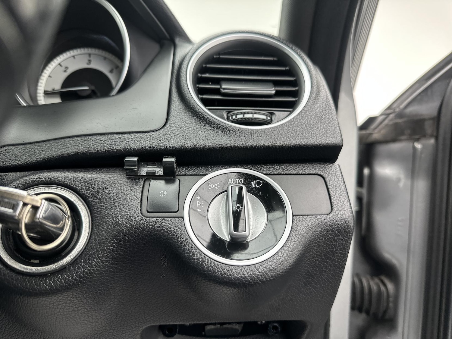 Used Mercedes-Benz C Class 2012 for sale - 76688482: Photo 44