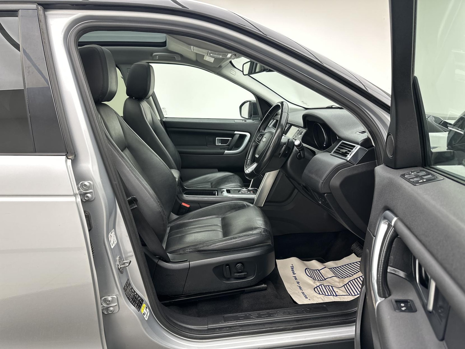 Used Land Rover Discovery Sport 2015 for sale - 77558838: Photo 2