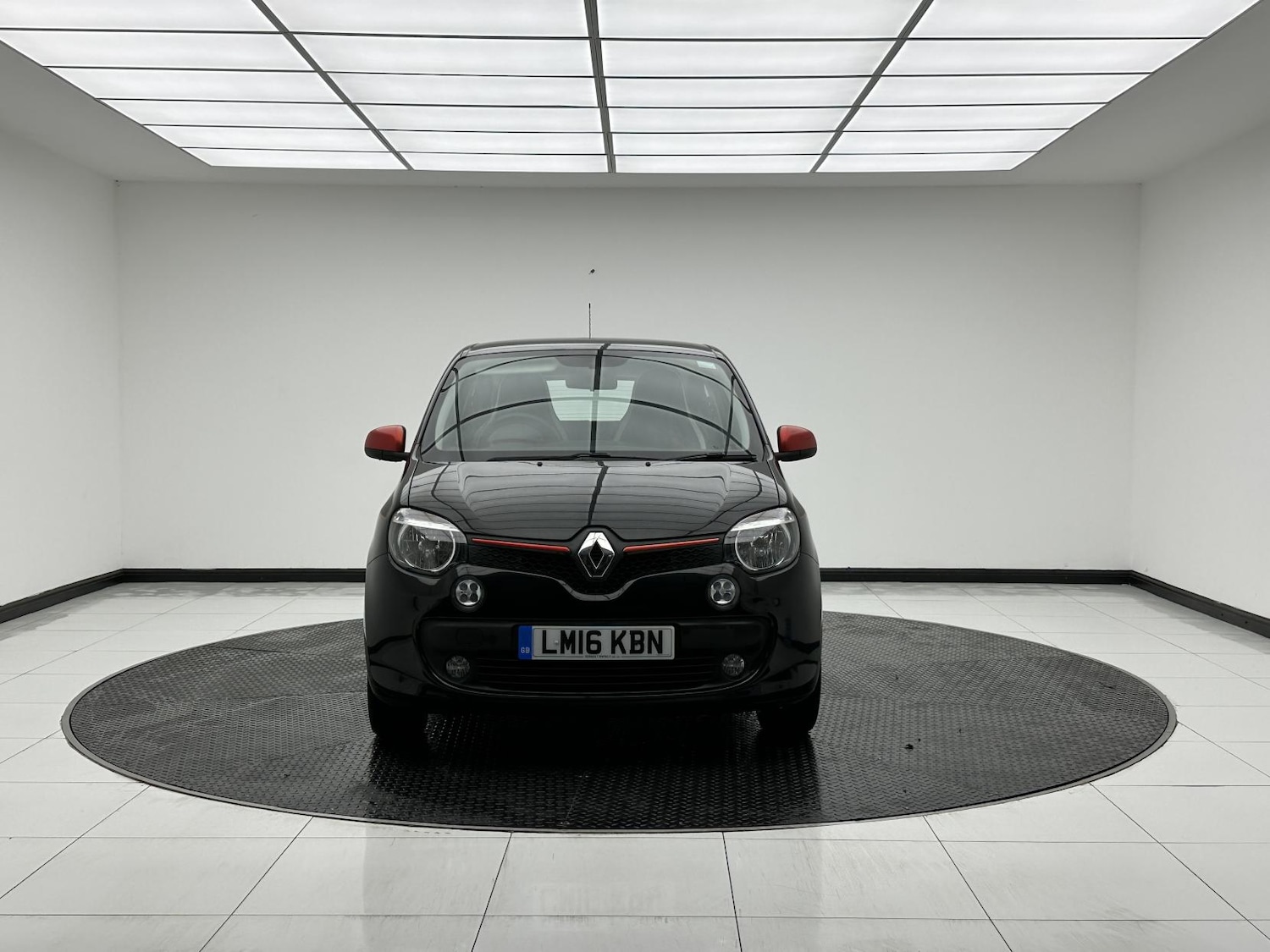 Used Renault Twingo 2016 for sale - 76438416: Photo 2