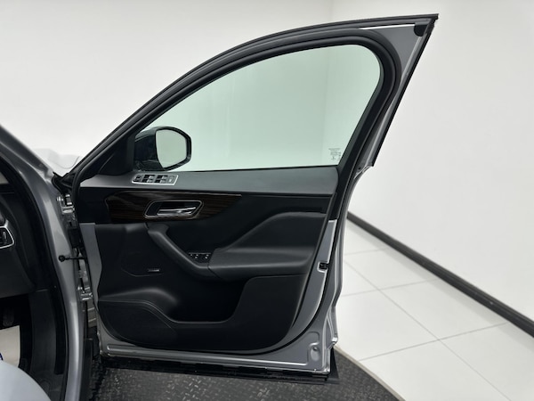 Used Jaguar F-Pace 2017 for sale - 76196986: Photo 18