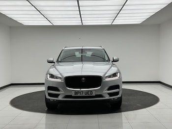 Used Jaguar F-Pace 2017 for sale - 76196986: Photo 2