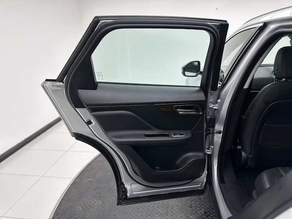 Used Jaguar F-Pace 2017 for sale - 76196986: Photo 30