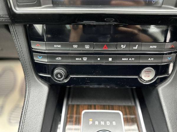 Used Jaguar F-Pace 2017 for sale - 76196986: Photo 52