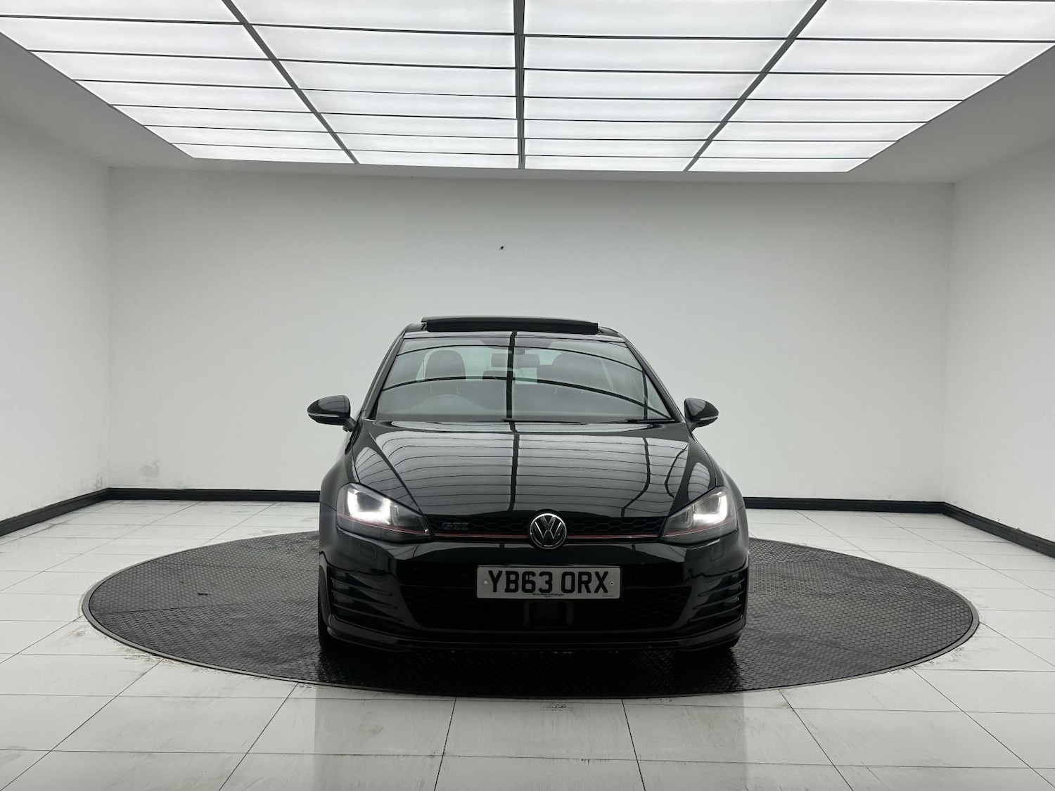 Used Volkswagen Golf 2014 for sale - 77201713: Photo 2