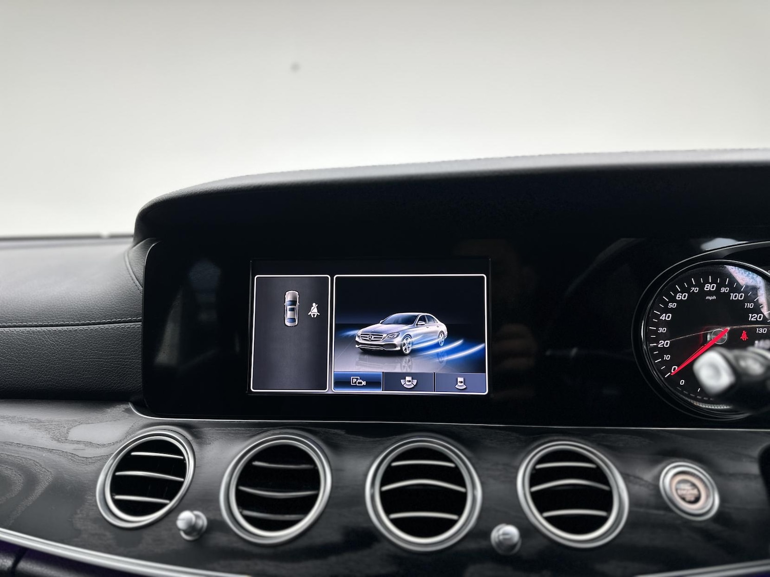 Used Mercedes-Benz E Class 2016 for sale - 76785539: Photo 49