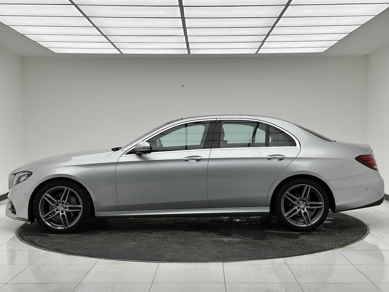 Used Mercedes-Benz E Class 2016 for sale - 76785539: Photo 7