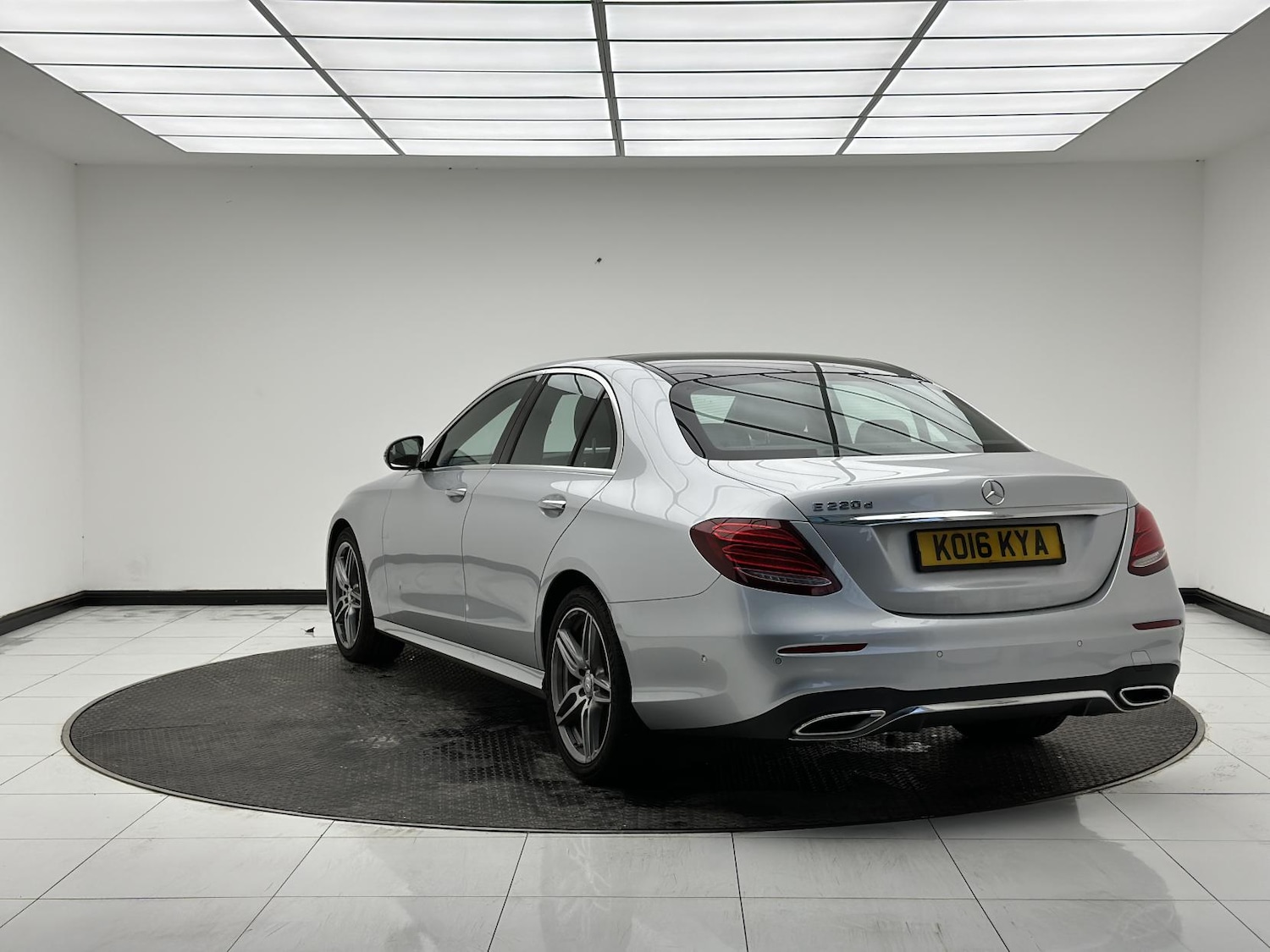 Used Mercedes-Benz E Class 2016 for sale - 76785539: Photo 8