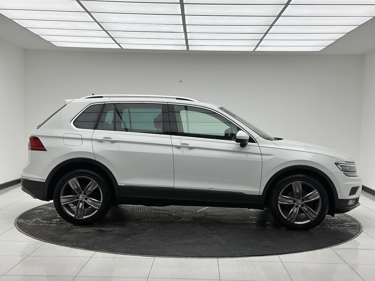 Used Volkswagen Tiguan 2018 for sale - 76598876: Photo 11