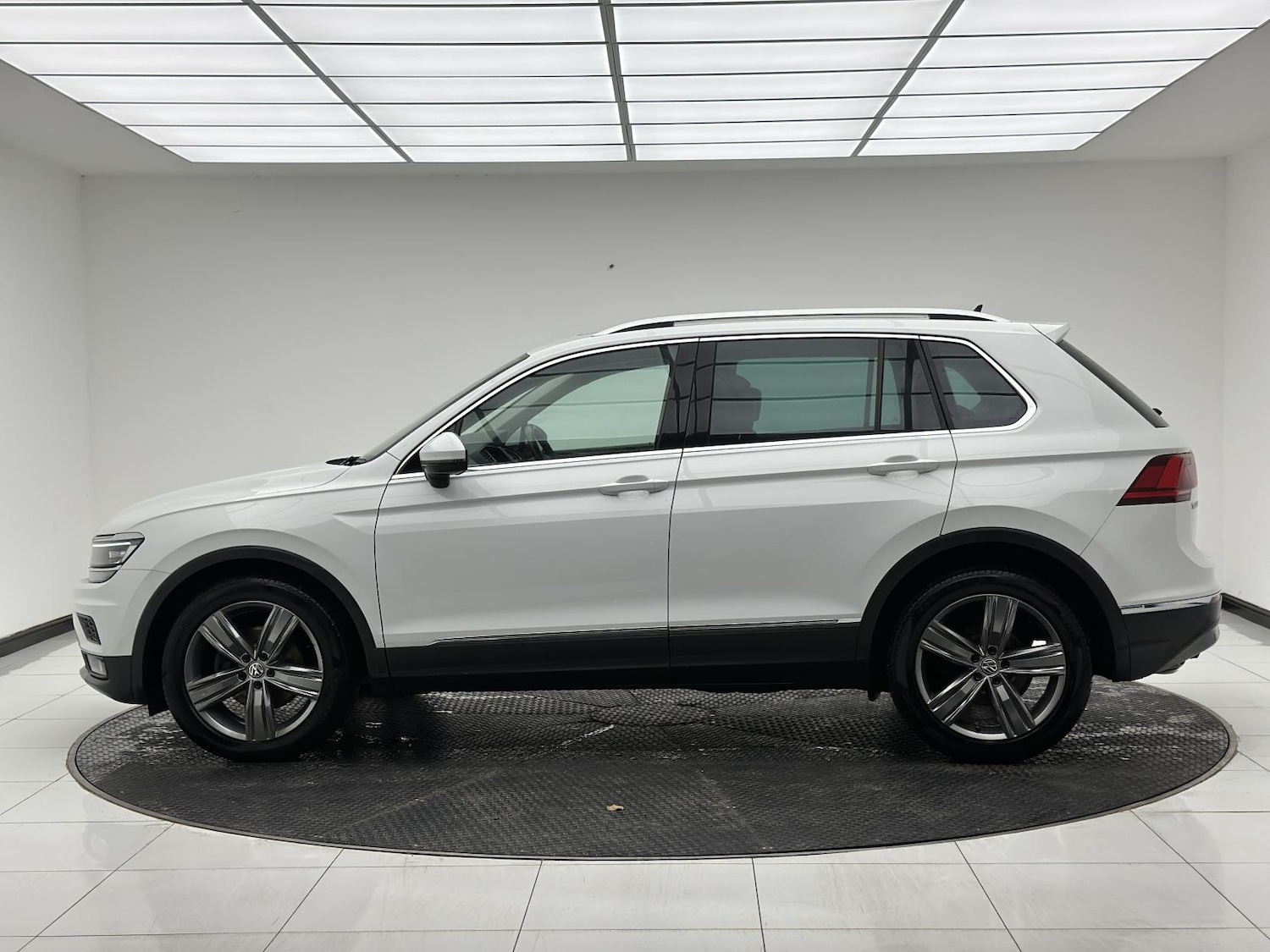 Used Volkswagen Tiguan 2018 for sale - 76598876: Photo 12