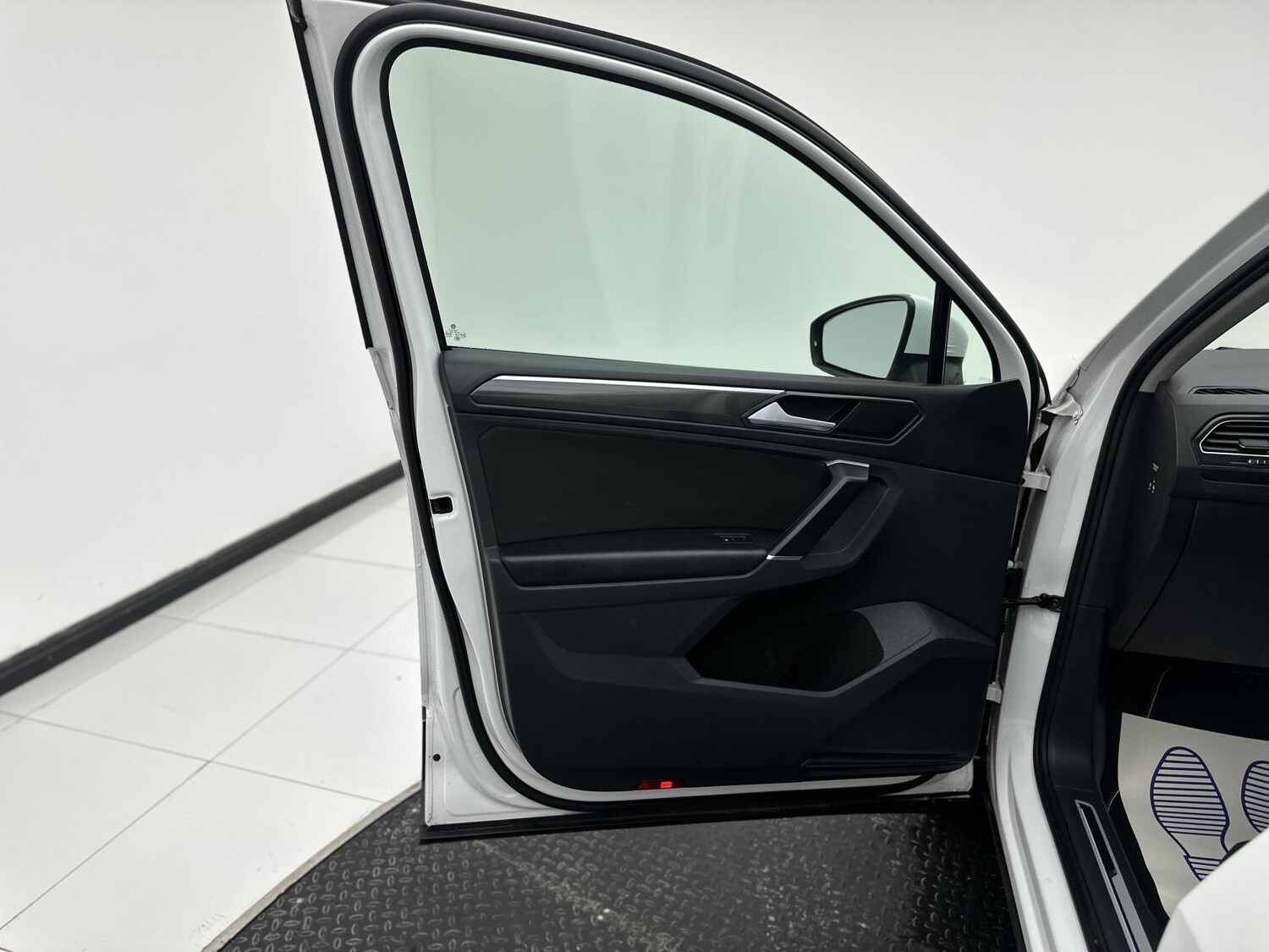 Used Volkswagen Tiguan 2018 for sale - 76598876: Photo 24