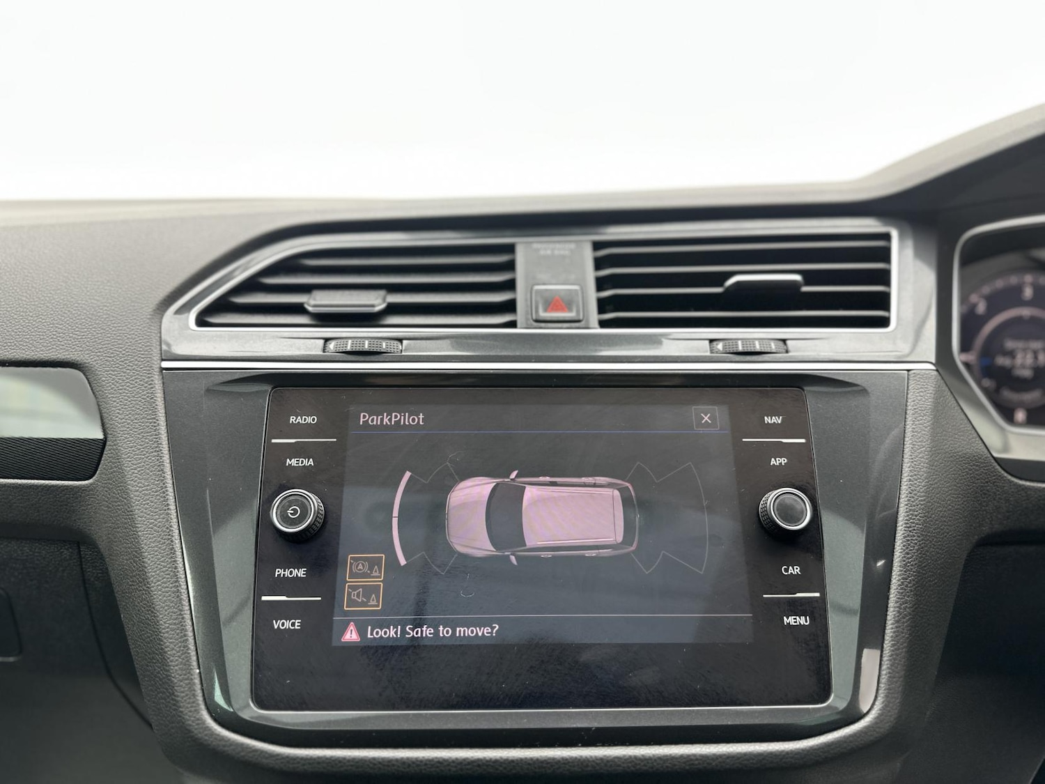 Used Volkswagen Tiguan 2018 for sale - 76598876: Photo 33