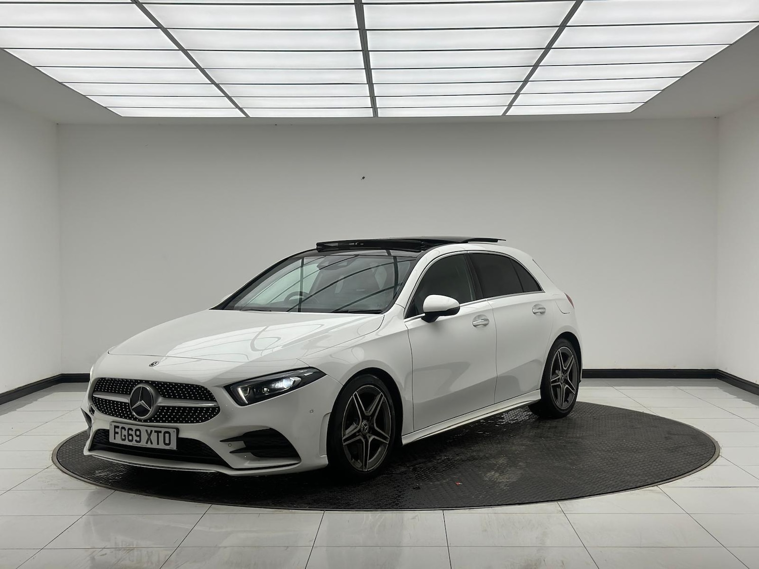 Used Mercedes-Benz A-Class 2019 for sale - 76826339: Photo 2