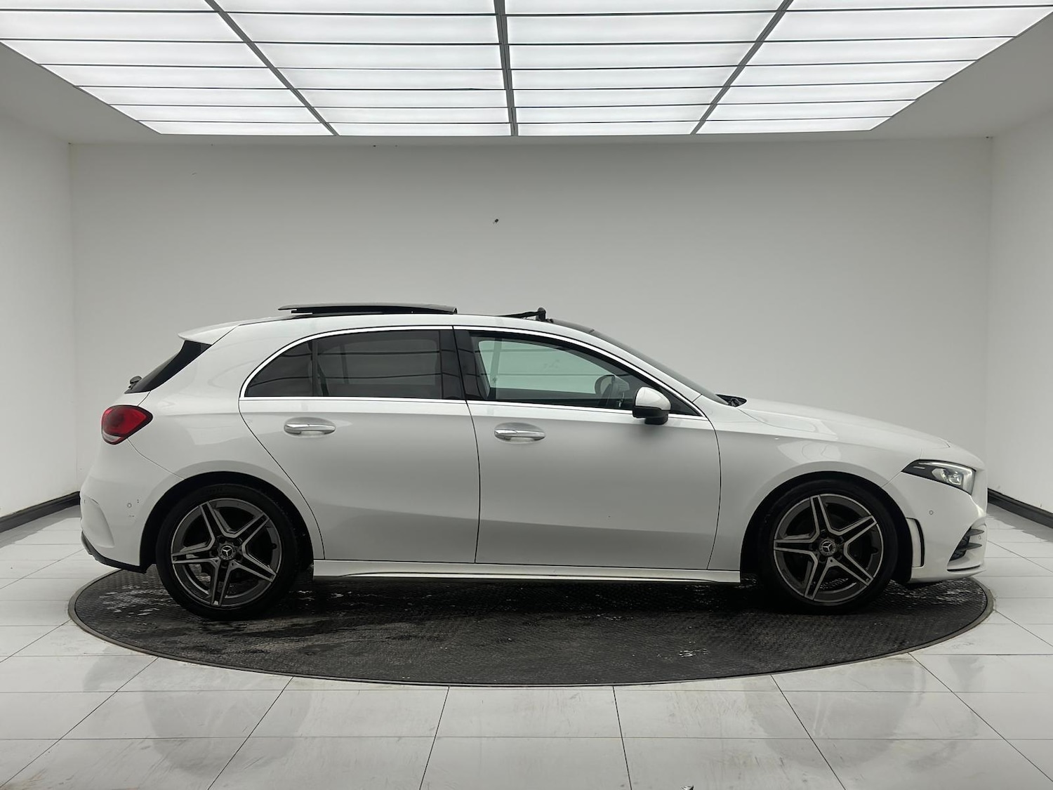 Used Mercedes-Benz A-Class 2019 for sale - 76826339: Photo 3