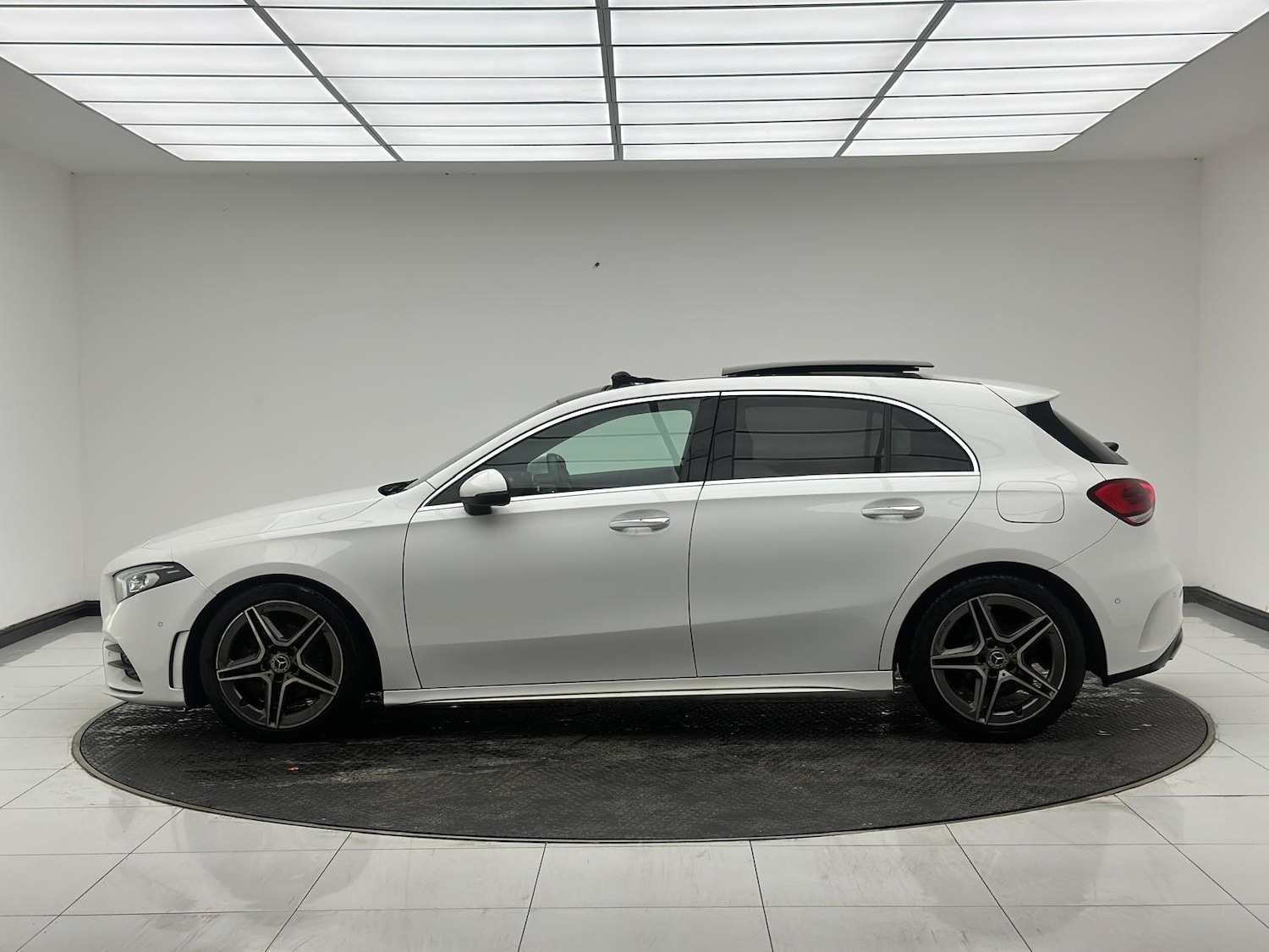 Used Mercedes-Benz A-Class 2019 for sale - 76826339: Photo 4