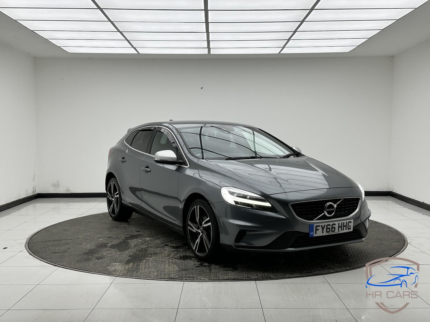 Used Volvo V40 2016 for sale - 77314295: Photo 1