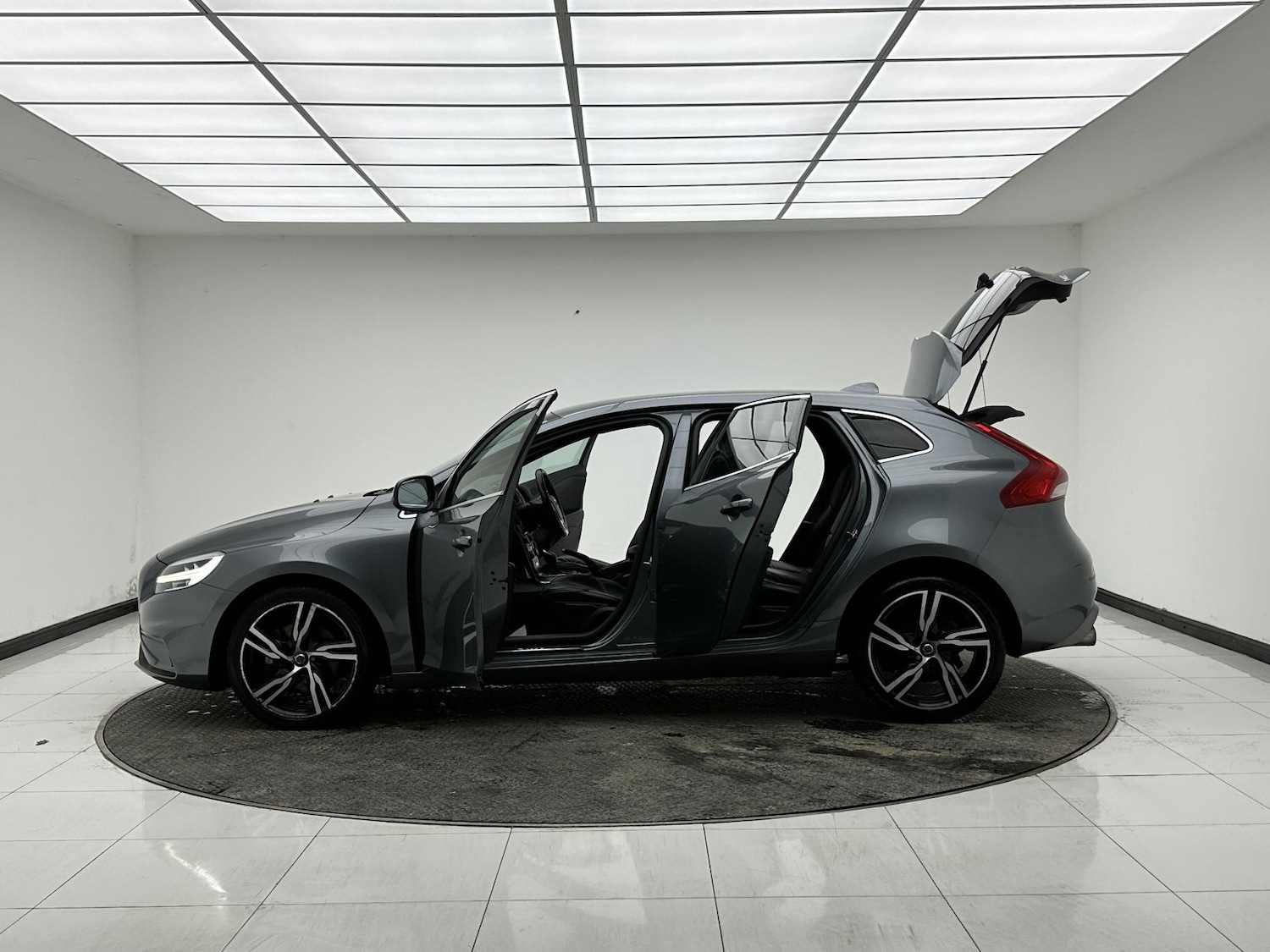 Used Volvo V40 2016 for sale - 77314295: Photo 11