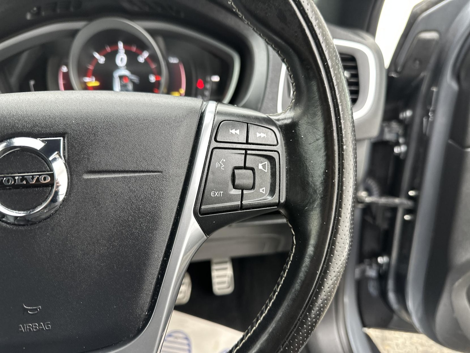 Used Volvo V40 2016 for sale - 77314295: Photo 39