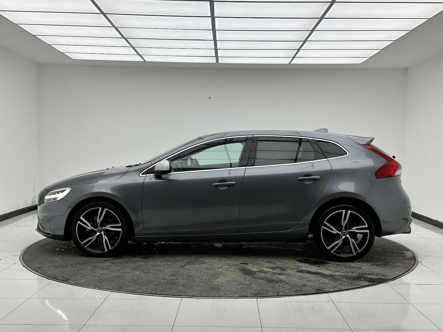 Used Volvo V40 2016 for sale - 77314295: Photo 4