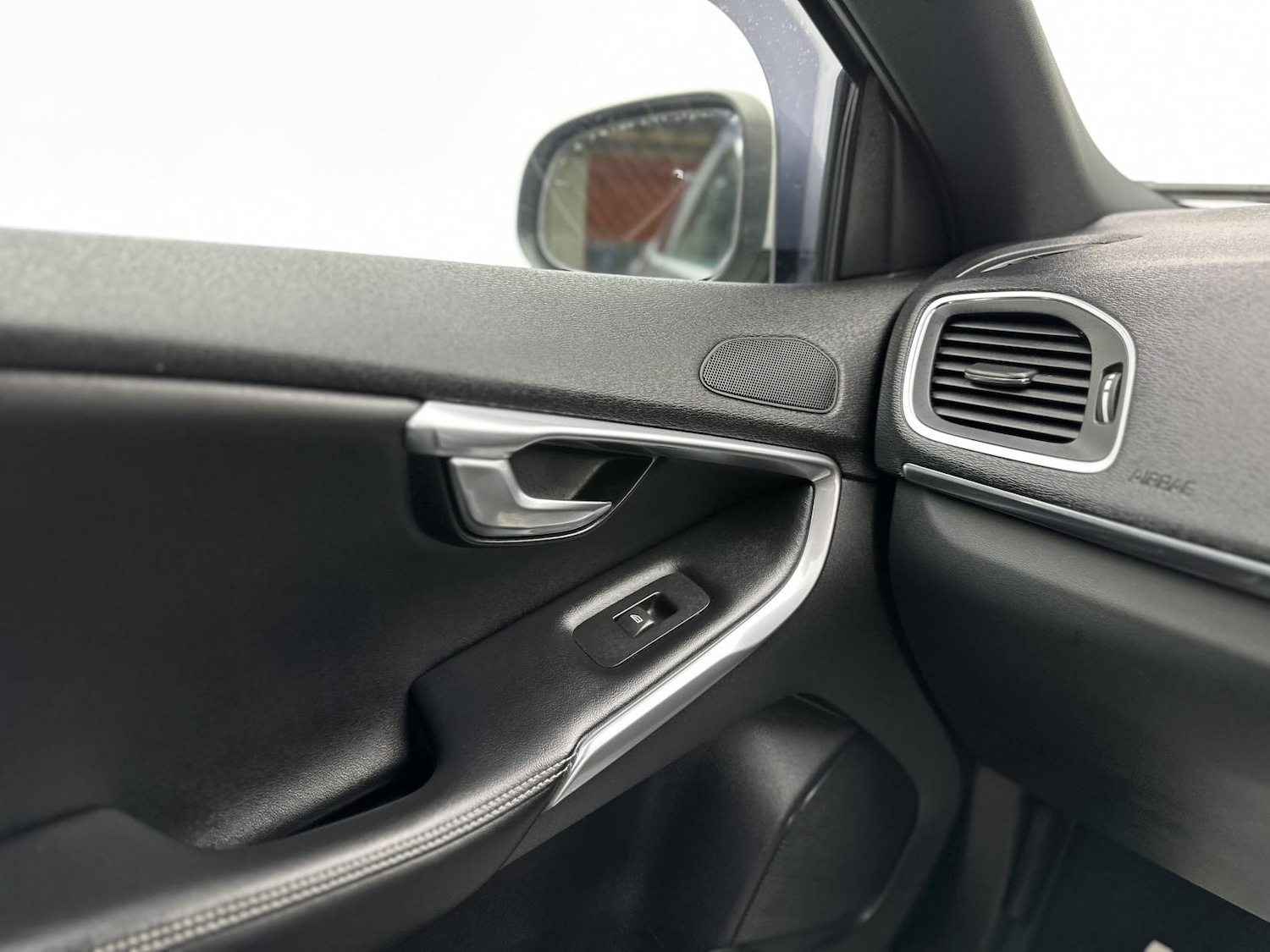 Used Volvo V40 2016 for sale - 77314295: Photo 54