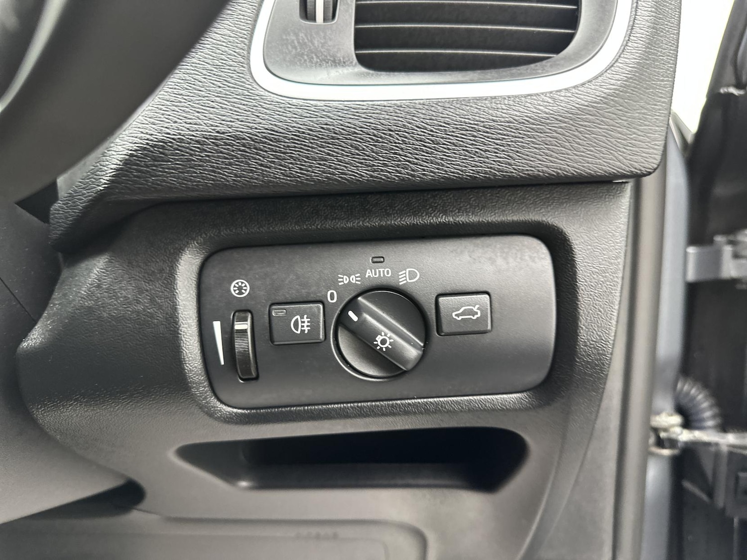 Used Volvo V40 2016 for sale - 77314295: Photo 56