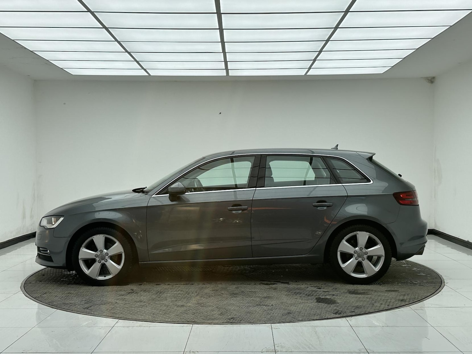 Used Audi A3 2014 for sale - 77938596: Photo 4