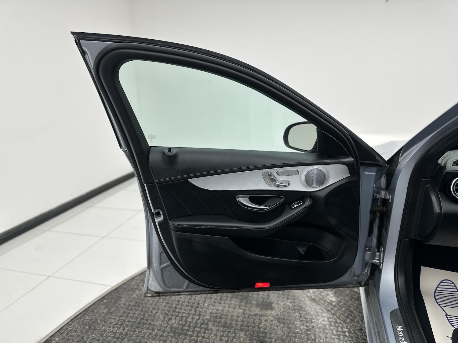 Used Mercedes-Benz C Class 2015 for sale - 77097101: Photo 32