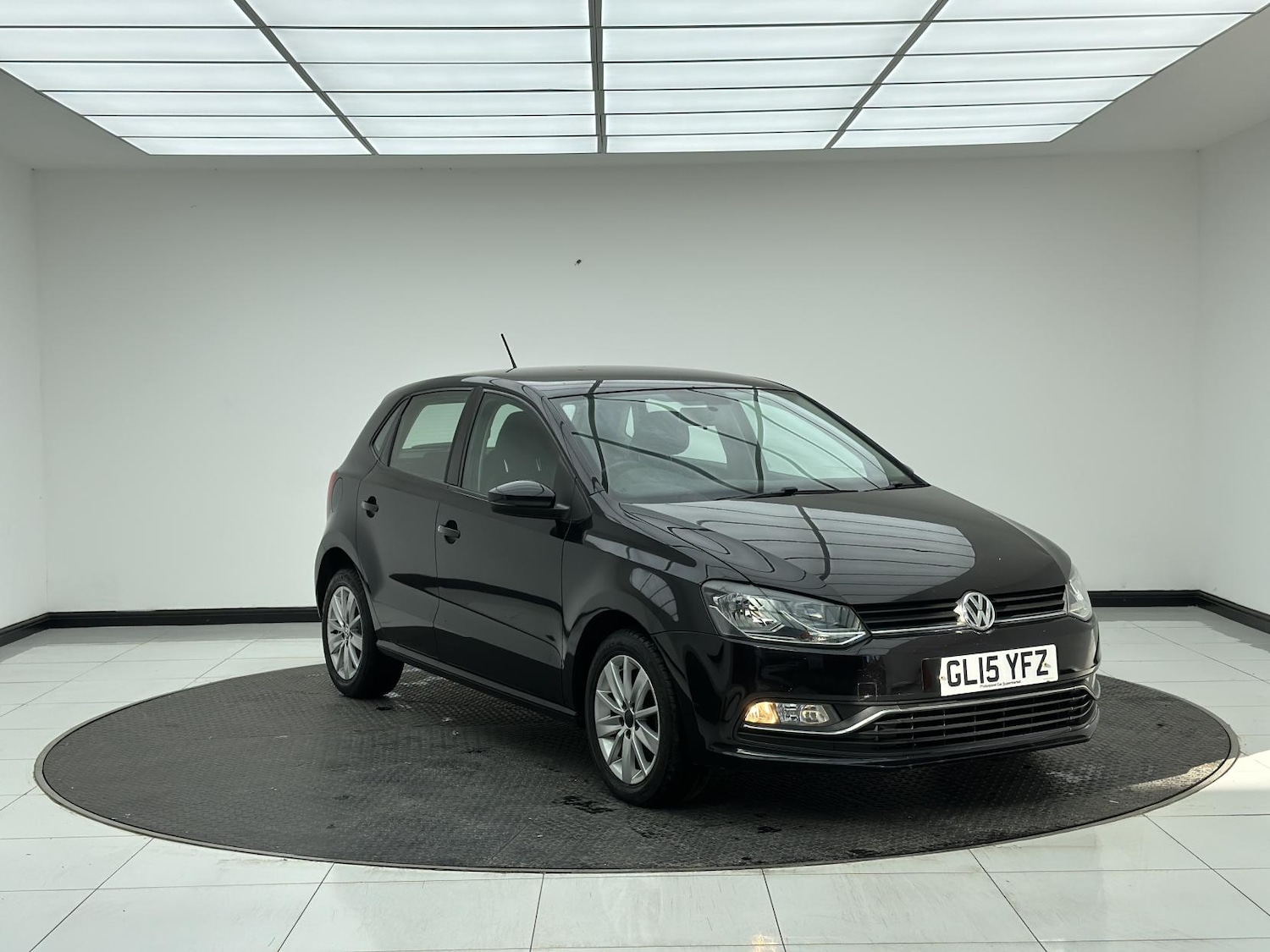 Used Volkswagen Polo 2015 for sale - 76616118: Photo 1