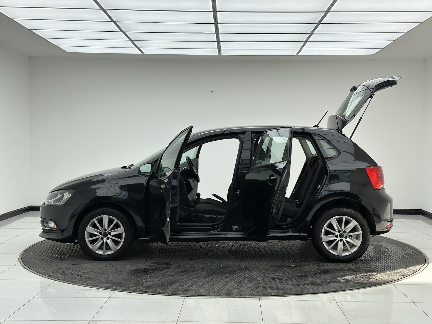 Used Volkswagen Polo 2015 for sale - 76616118: Photo 10