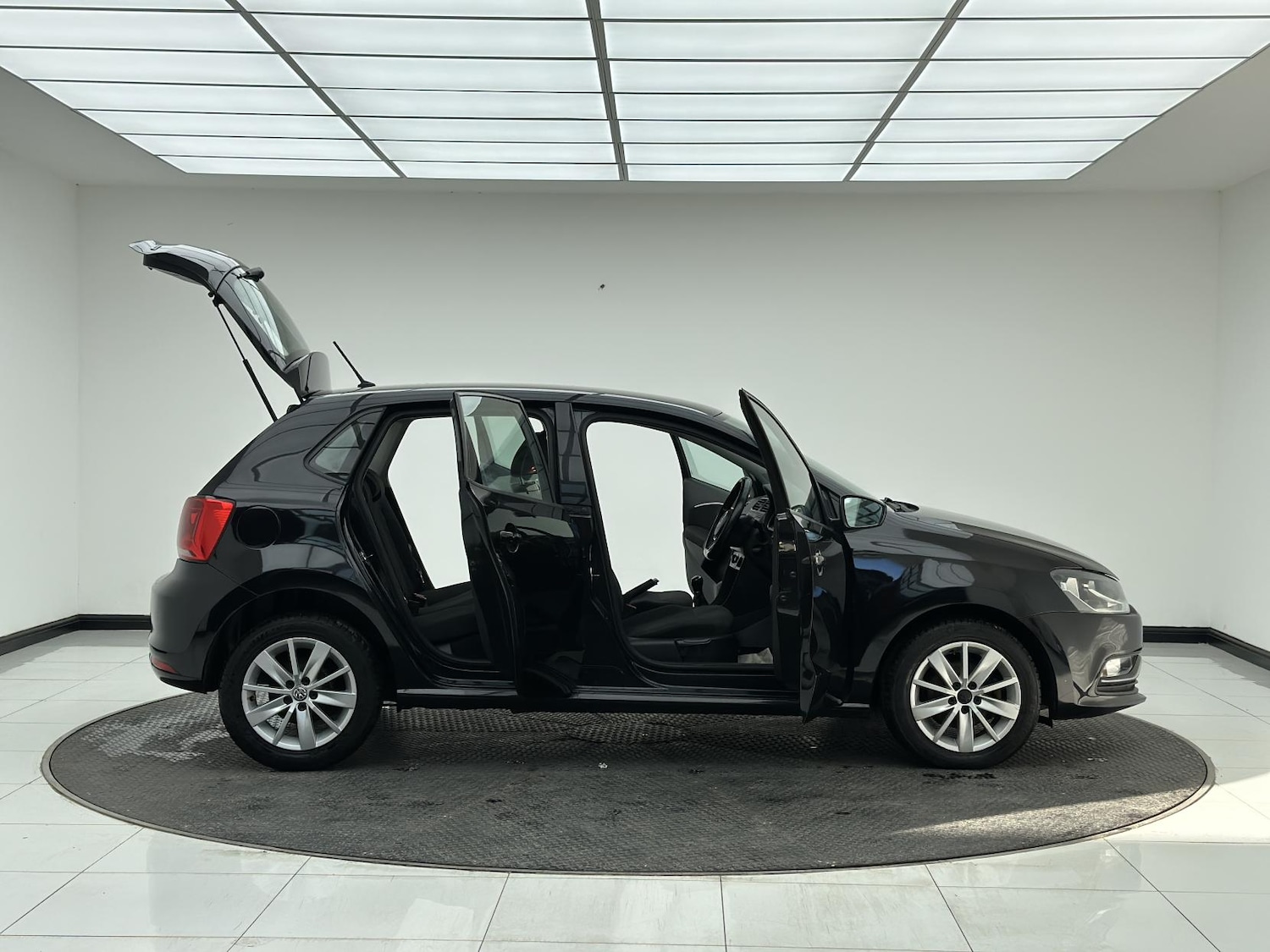 Used Volkswagen Polo 2015 for sale - 76616118: Photo 12
