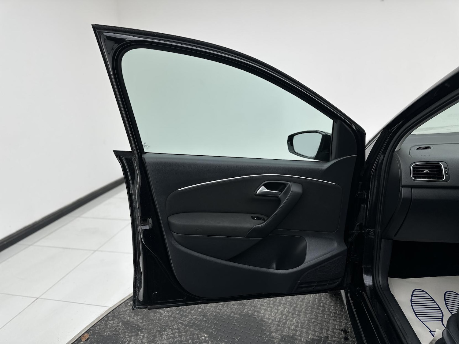 Used Volkswagen Polo 2015 for sale - 76616118: Photo 27