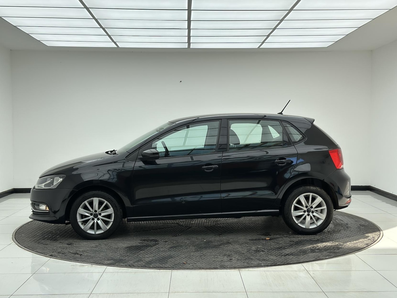 Used Volkswagen Polo 2015 for sale - 76616118: Photo 7