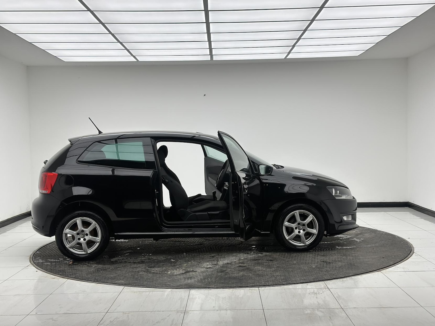 Used Volkswagen Polo 2011 for sale - 77097099: Photo 14