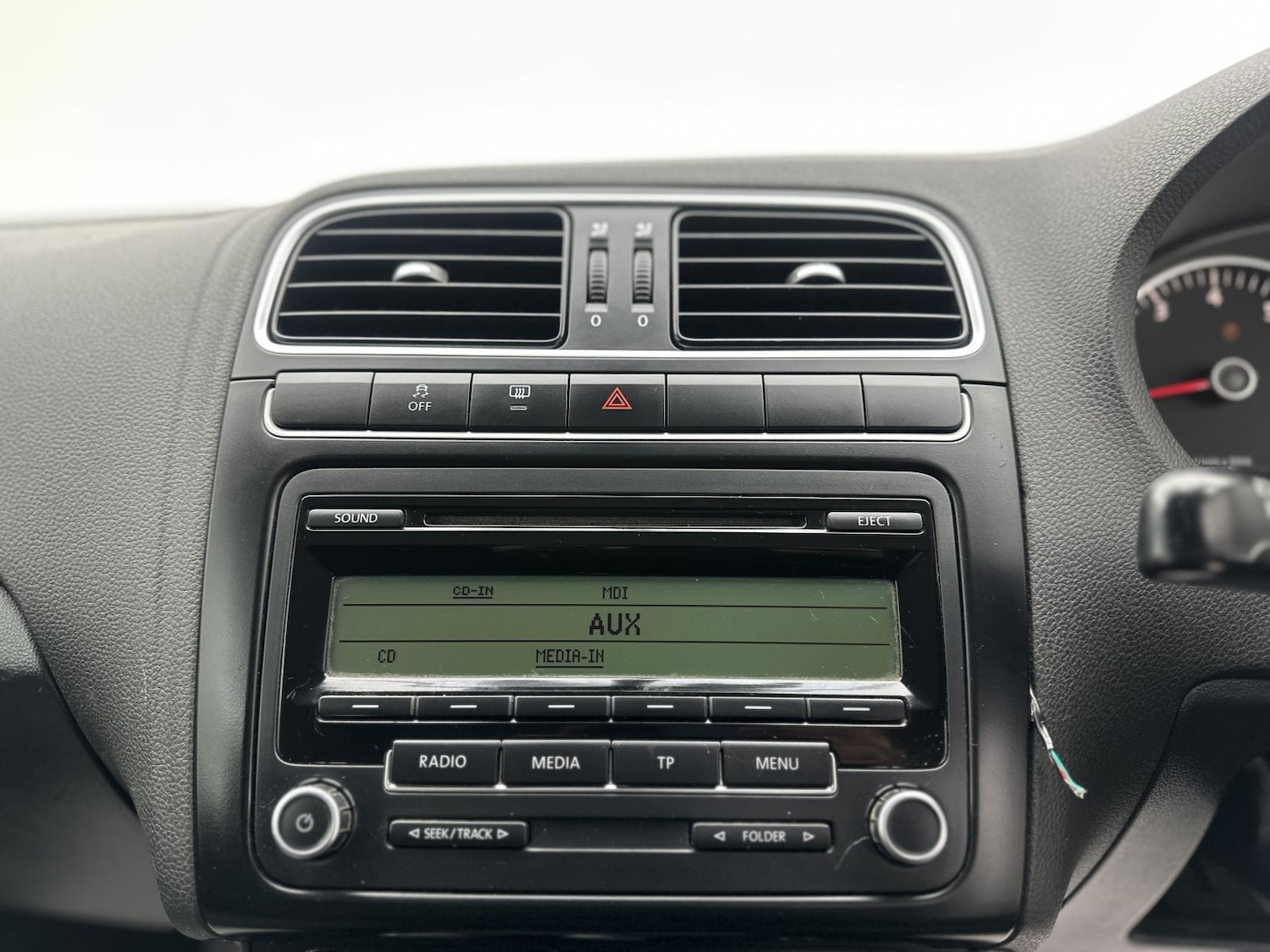 Used Volkswagen Polo 2011 for sale - 77097099: Photo 33