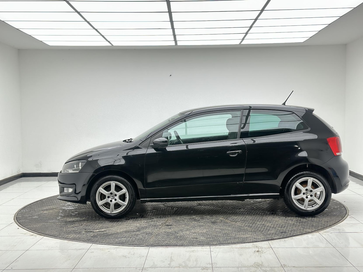 Used Volkswagen Polo 2011 for sale - 77097099: Photo 4