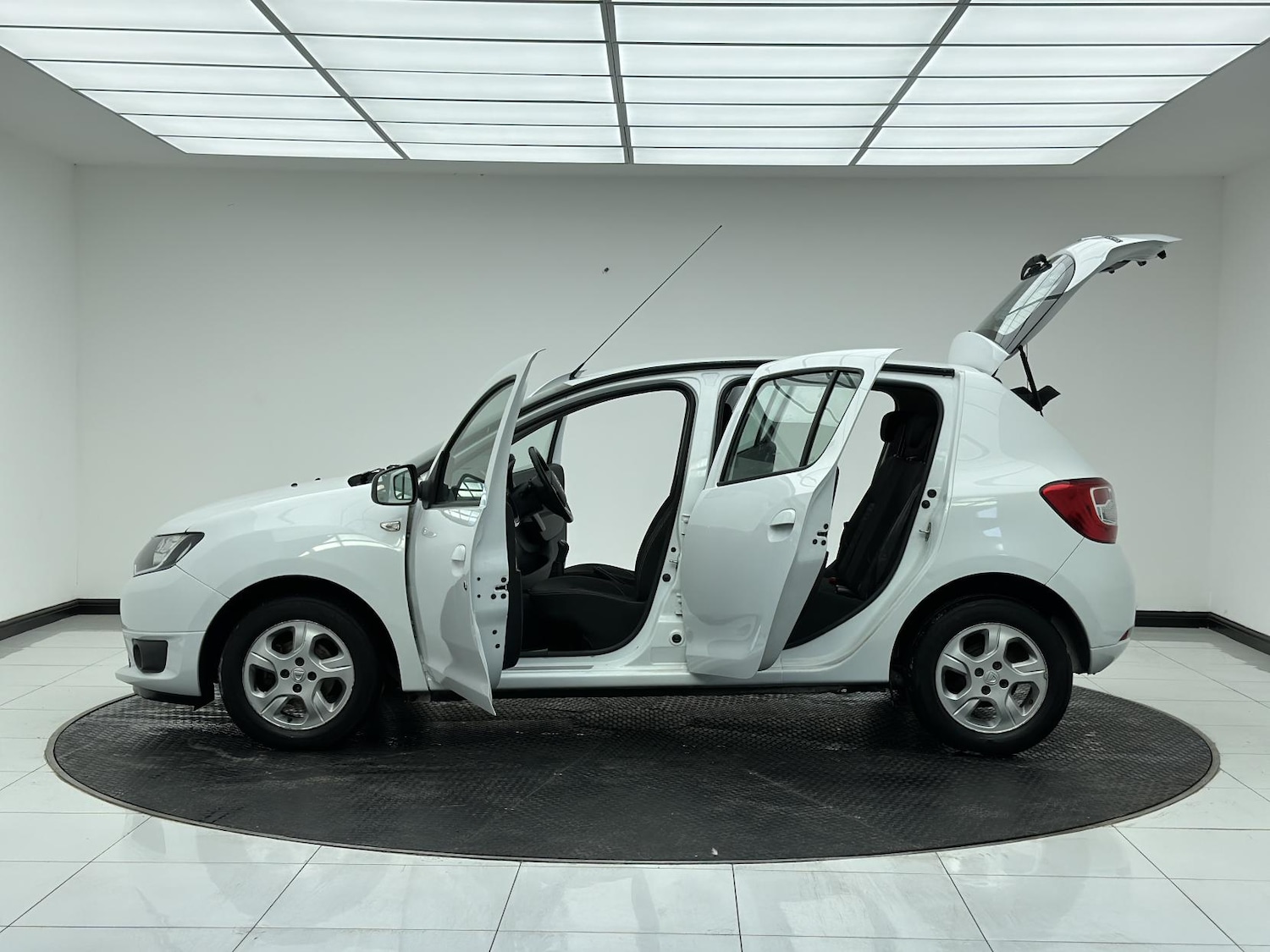 Used Dacia Sandero 2014 for sale - 76375746: Photo 11