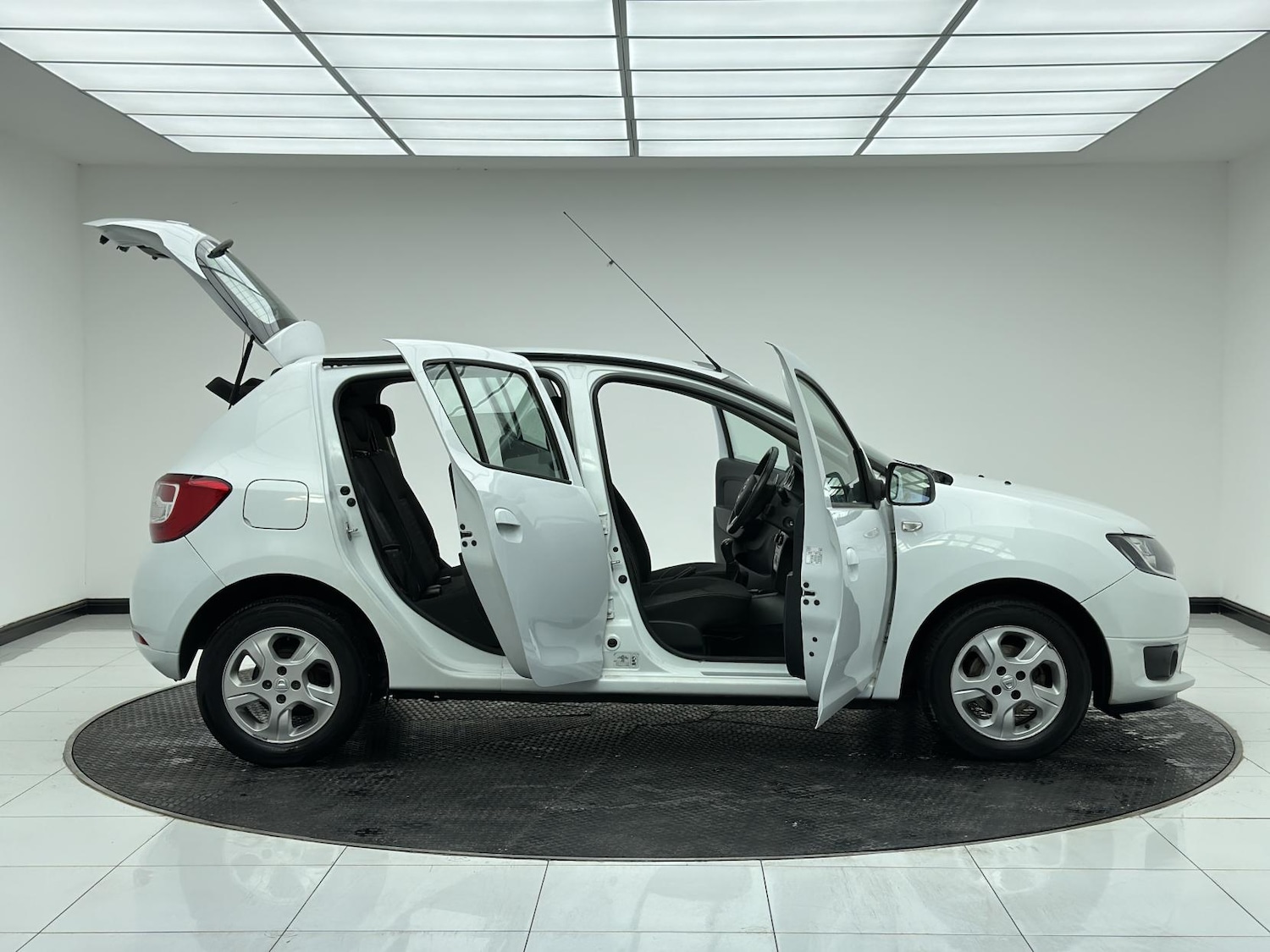 Used Dacia Sandero 2014 for sale - 76375746: Photo 13