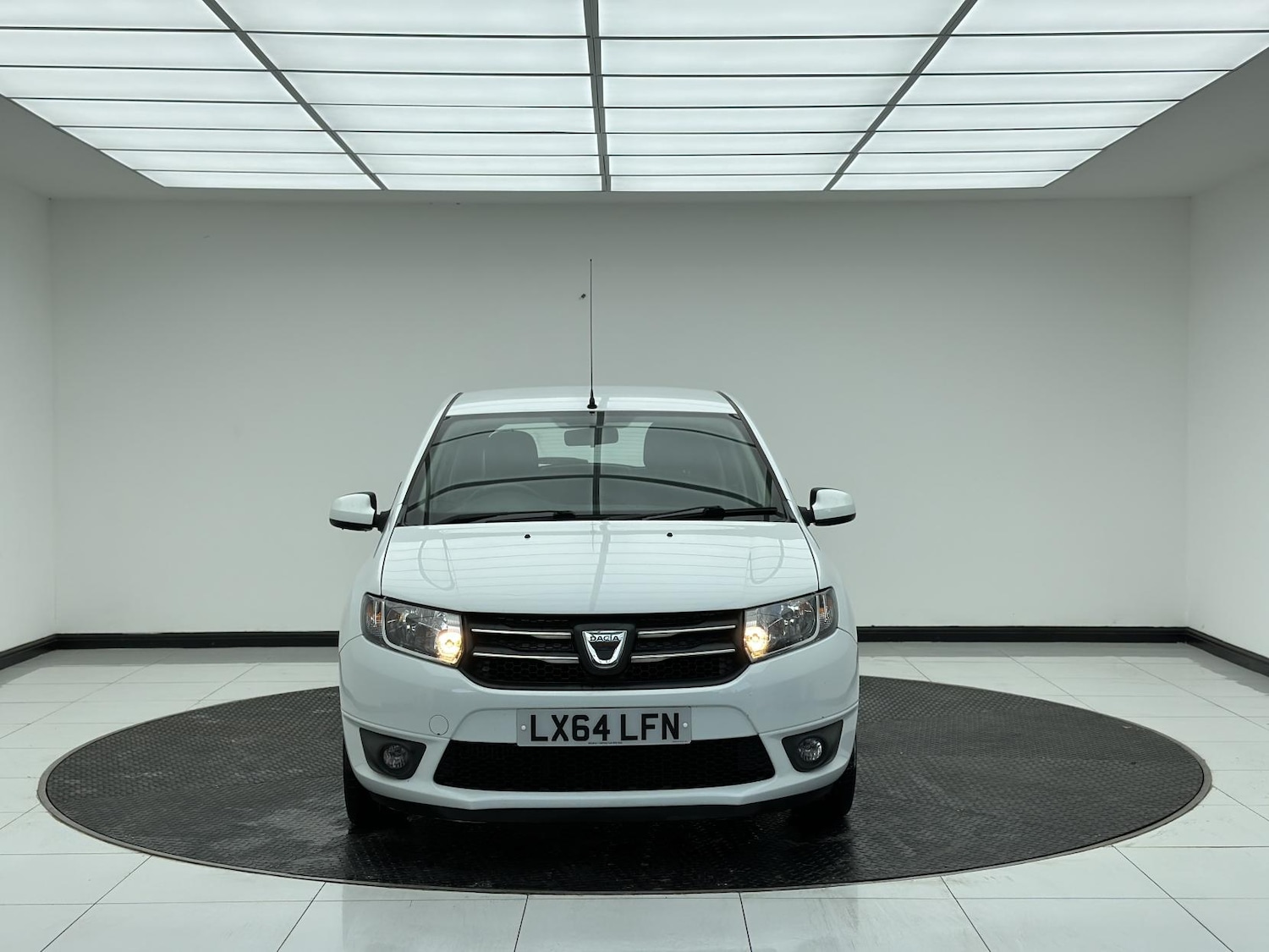 Used Dacia Sandero 2014 for sale - 76375746: Photo 2