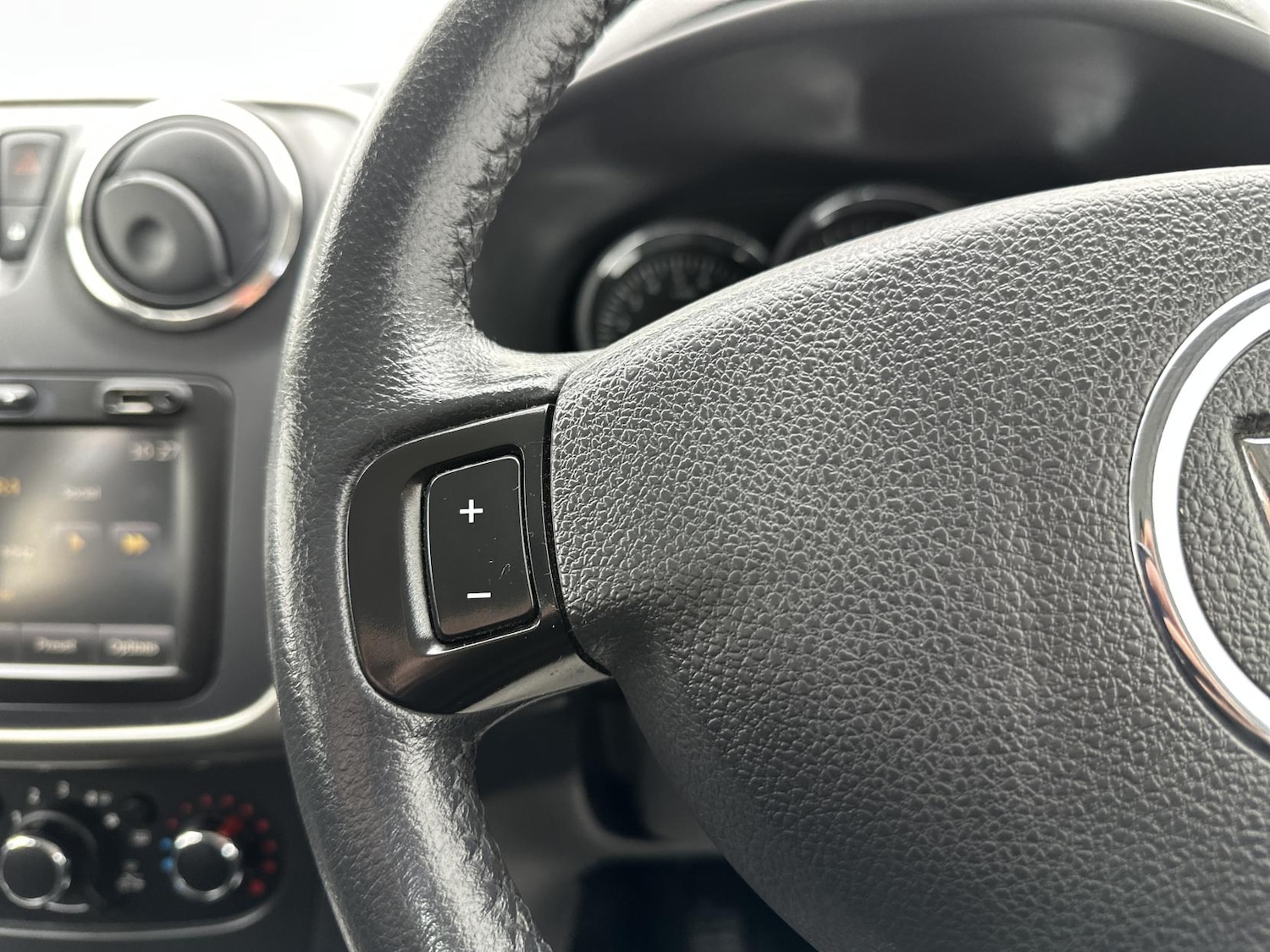 Used Dacia Sandero 2014 for sale - 76375746: Photo 35