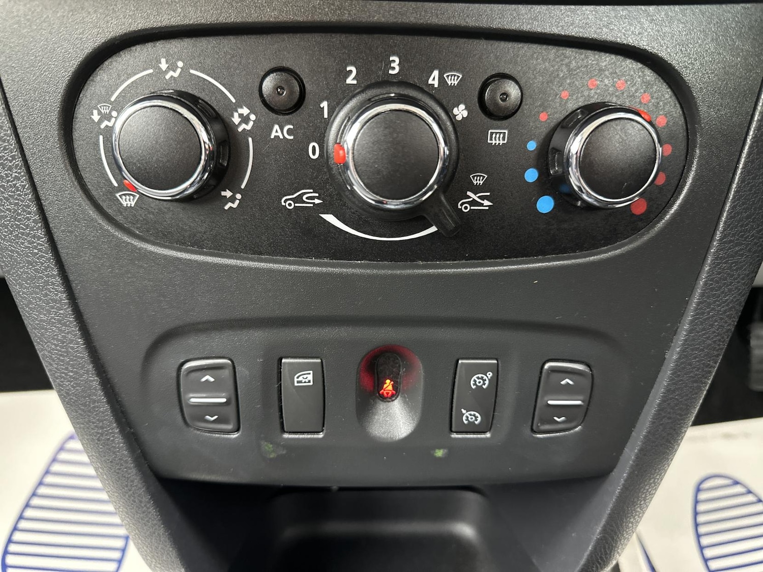 Used Dacia Sandero 2014 for sale - 76375746: Photo 46