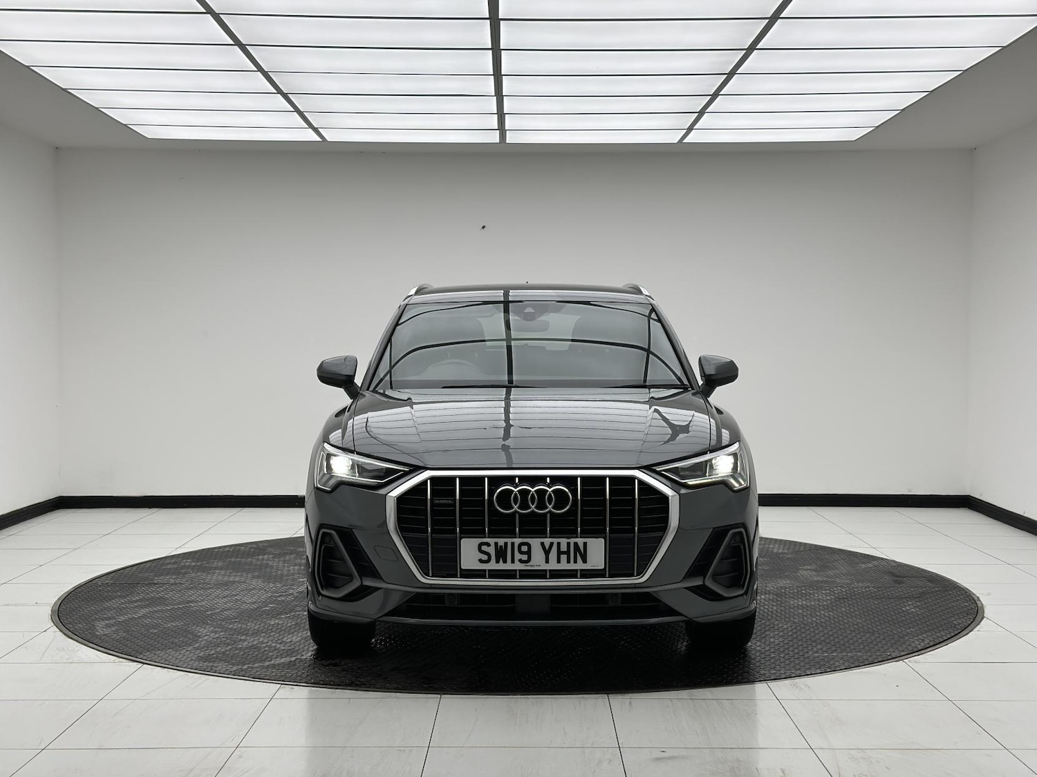 Used Audi Q3 2019 for sale - 76722780: Photo 2