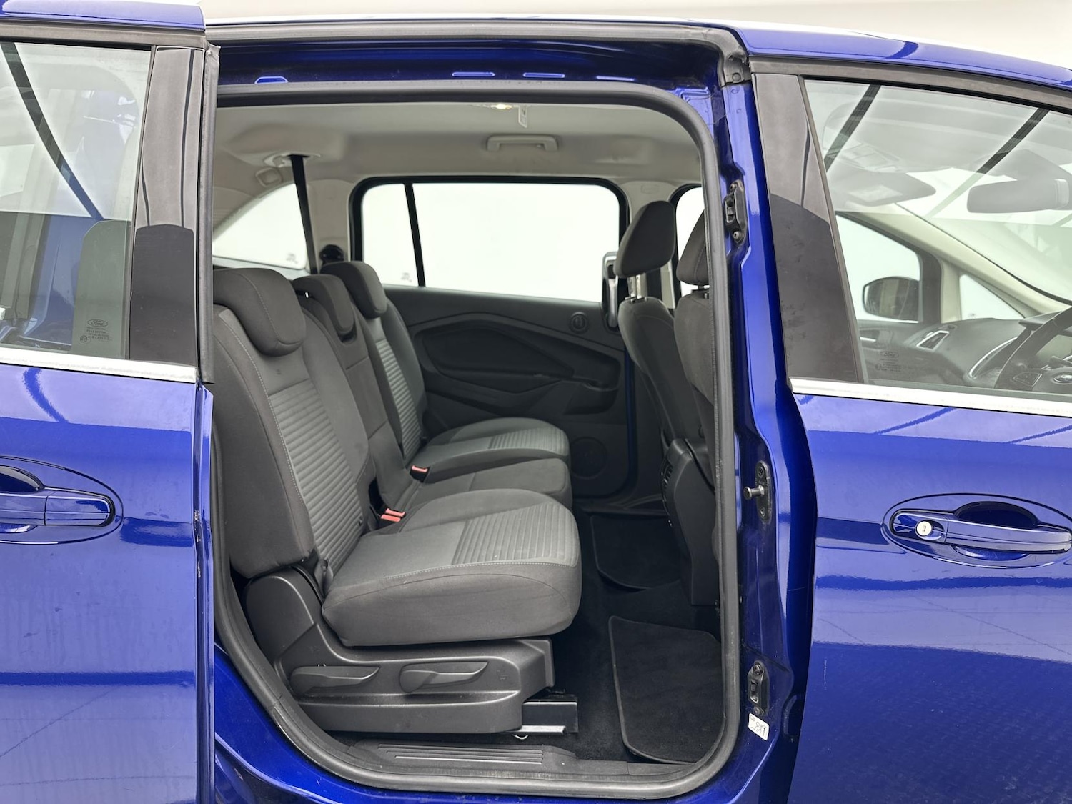 Used Ford Grand C-Max 2015 for sale - 76864289: Photo 28