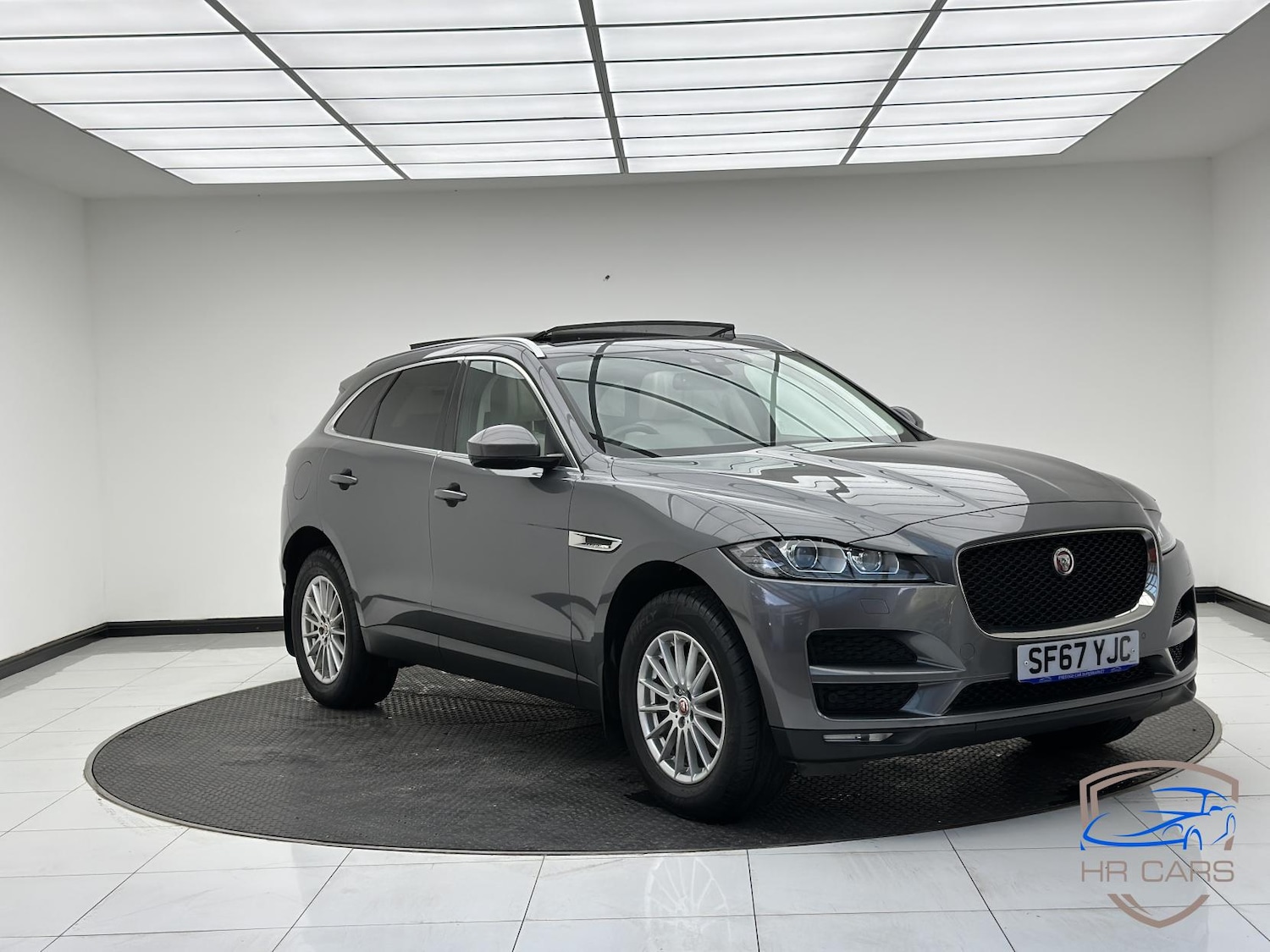 Used Jaguar F-Pace 2017 for sale - 76067754: Photo 1