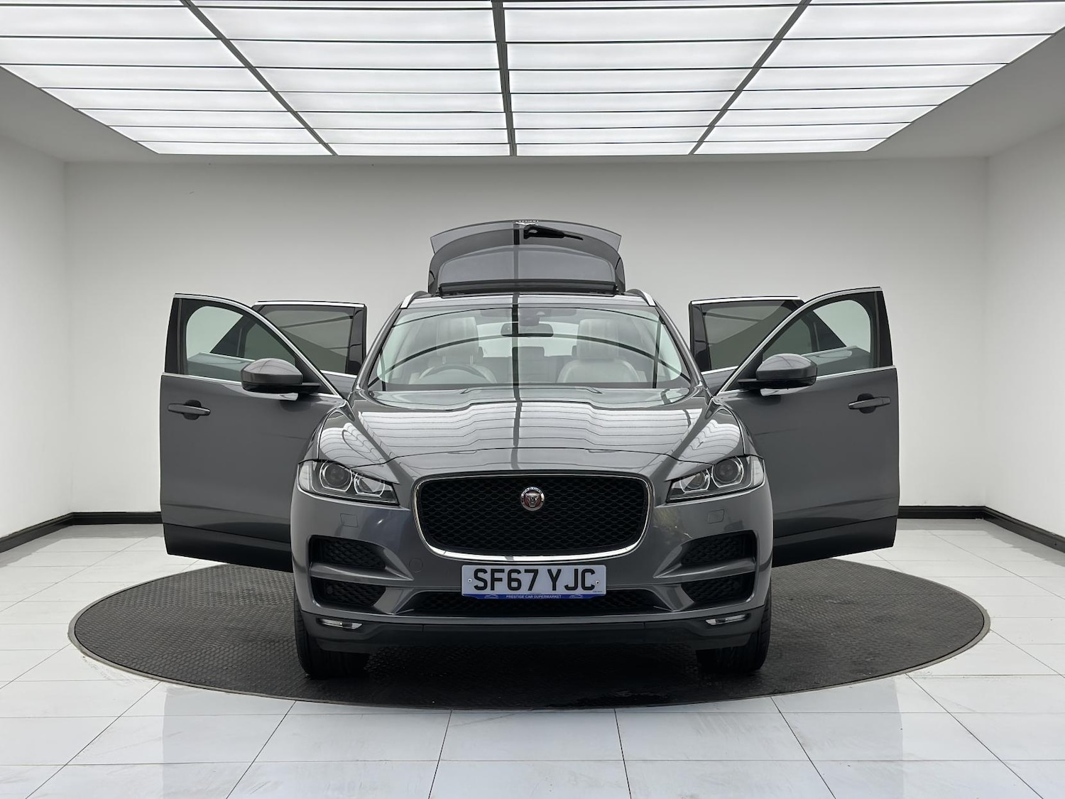 Used Jaguar F-Pace 2017 for sale - 76067754: Photo 12