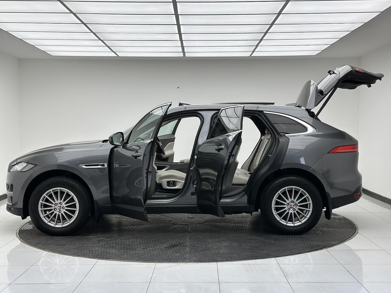 Used Jaguar F-Pace 2017 for sale - 76067754: Photo 16
